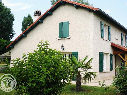 Renaison Maison | Maison spacieuse et moderne avec jardin privatif, terrasses, cheminée et équipements complets à Renaison - FR-1-496-110