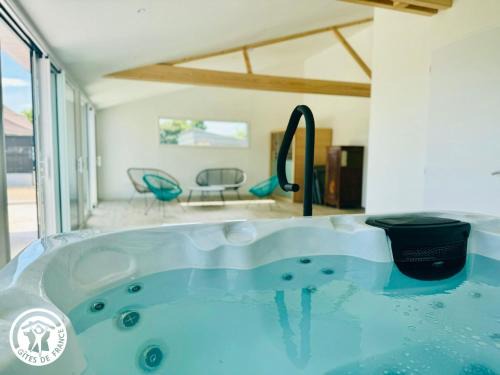 La Roche-sur-Yon Maison | Maison spacieuse avec spa et sauna, proche centre-ville, plages et sites touristiques de Vendée - FR-1-426-558
