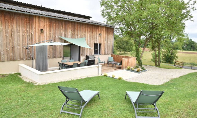 La Chapelle-aux-Saints Maison | Maison très confortable, au calme, avec une grande terrasse et un grand espace.