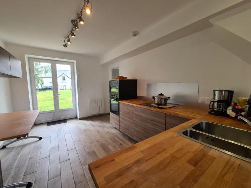 Montierchaume Maison | Maison tranquille avec jardin, proche Châteauroux, 4 ch., 3 sdb, terrasse, barbecue, parking - FR-1-591-358