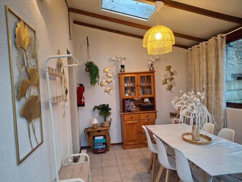 Saint-Cyran-du-Jambot Maison | maison village 4 chambres 30 minutes du zoo de beauval
