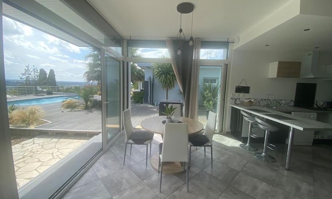 La Reole Maison | Maison vue panoramique et accès SPA