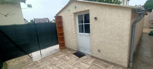 Puiseux-en-France Appartement | Maisonnette aux deux terrasses - Proche du Parc Asterix