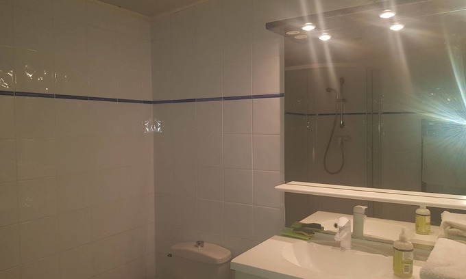 Chambery Chalet De Ski | Maisonnette avec terrasse/piscine en centre ville de Chambery