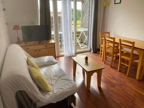 Cassen Station Balnéaire | Maisonnette avec terrasse village vacances, Draps en option