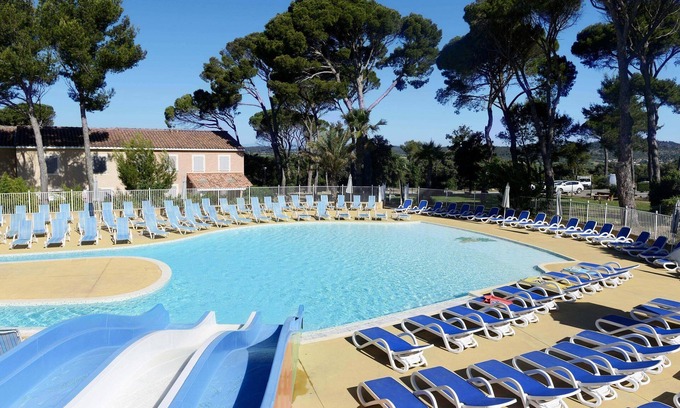 Aubais Maison | Maisonnette Duplex avec Terrasse | Accès Mini-Golf + Piscine