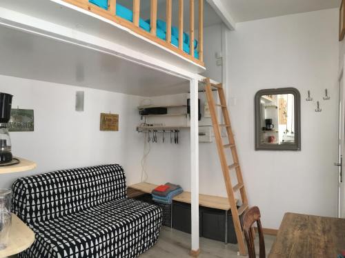 Porte-Saint-Martin Appartement | Maisonnette studio sur cour