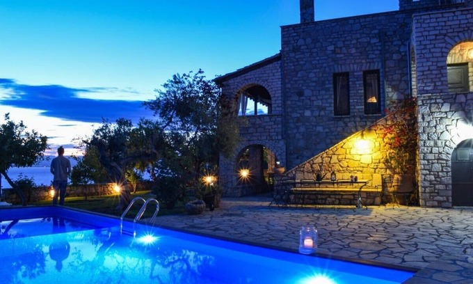 Mikri Mantineia Autre | Château avec piscine! Superbe vue mer à 1 km de la plage