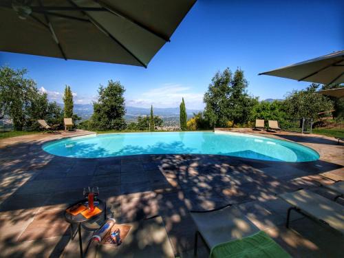 Loro Ciuffenna Maison | Majestic Farmhouse in Loro Ciuffenna with Pool