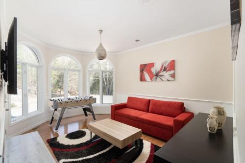 Les Pays-d'en-Haut Regional County Municipality Maison | Majestic Retreat in the Laurentians