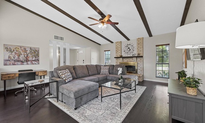 North Central Carrollton Maison | Make Yourself at Home Carrollton