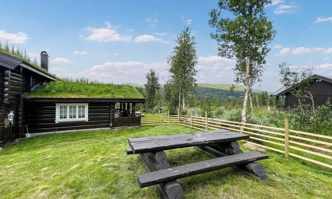 Nord-Torpa Maison | Make yourself comfortable in this open-plan log cabin with a wonderful view of the countryside.