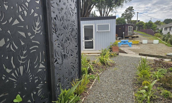 Maketu Cabine | Maketu Beachside Haven Crows Nest Cabin Sea View's & Pet-Friendly