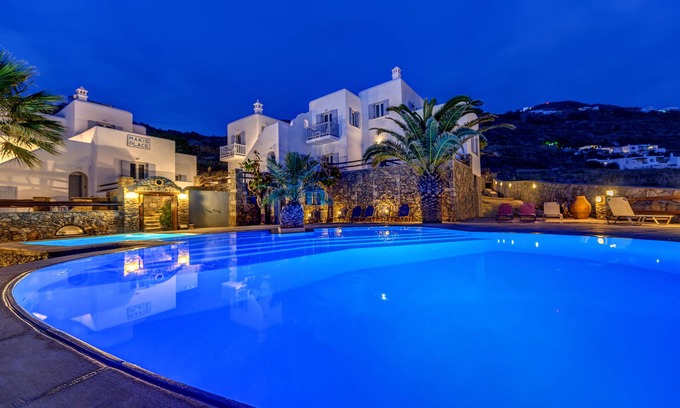 Tourlos Hôtel | Maki's Place