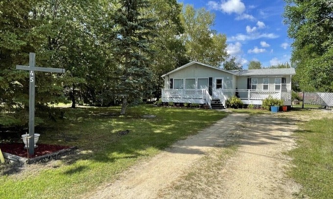 Chalet Beach Cabine | Making memories in Matlock,MB