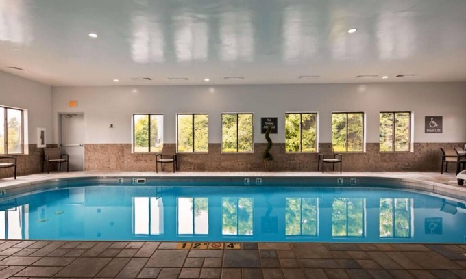 Blaine Maison | Making the Best Memories Along the Way! Free Breakfast, Pool, Free Parking