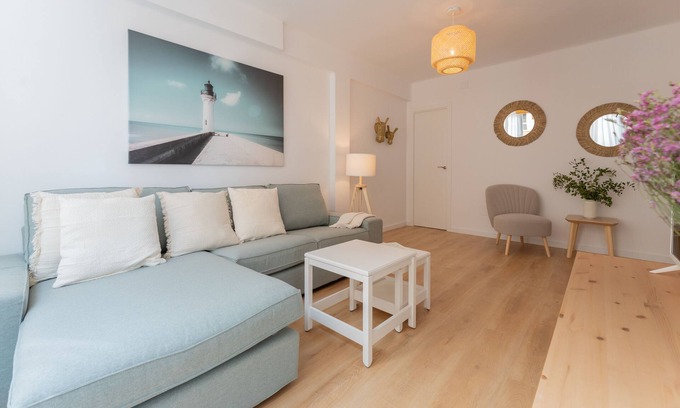 Capuchinos Appartement | Malaga Lux Oasis - Modern 3BR, Fast WiFi, SmartTV