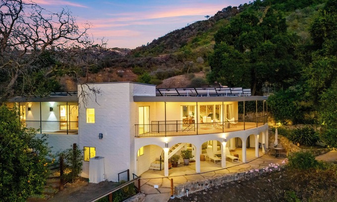 Malibu Maison | Malibu Hills Home w/Balcony & Mountain Views | Cielo Curve by AvantStay