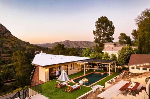 Agoura Hills Maison | Malibu Home with Pool Mtns & Lake