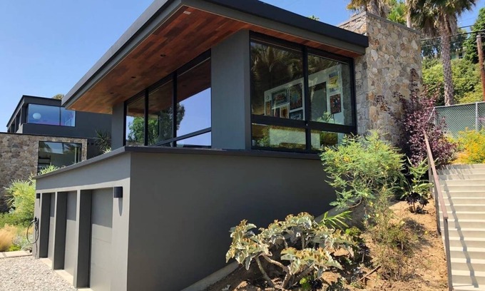 Eastern Malibu Maison | Malibu Mid-Century Studio moderne avec vue sur l'océan