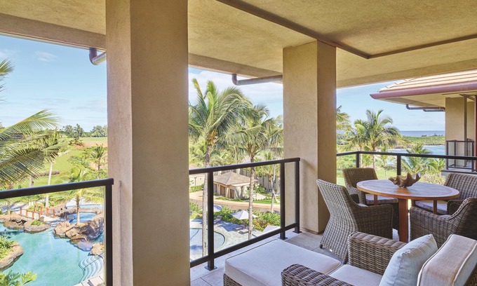 Foster Village Copropriété | Maliula 2-Bdrm Superior,Unique Contempprary Traditional Hawaiian Interiors