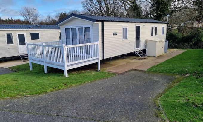 Shanklin Maison | "Malton" LG27 Pet Friendly