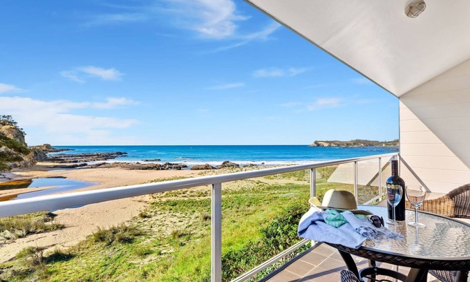 Malua Bay Appartement | Malua Dream - Absolute Beachfront Apartment