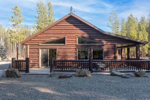 Valemount Maison | Mama Bear