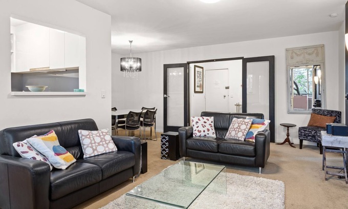 Hawthorn East Appartement | Mama Koko - A relaxing spacious second-floor apartment