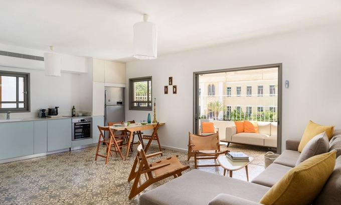 Neve Tzedek Appartement | Penthouse & XL Terrace on Dallal Square by FeelHome