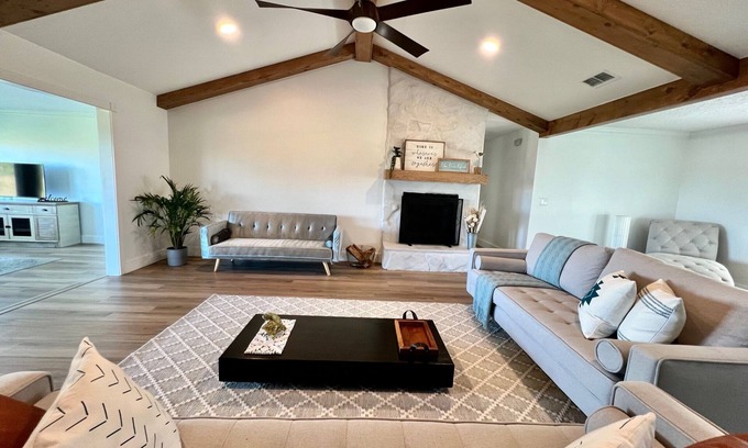 Isle of Palms Maison | Manatee House: Private Marsh View Retreat - 1 Mile to Mayo, 5 Miles to Beaches