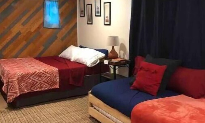 Northwest Los Angeles Heights Appartement | Mandala Studio. Quiet comfortable space near downtown San Antonio. Pets welcome