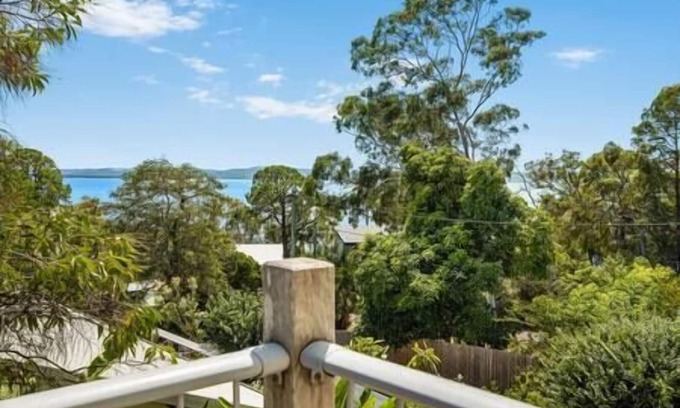 Noosa North Shore Maison | Mango House has everything you need for a beautiful Boreen Point family holiday.