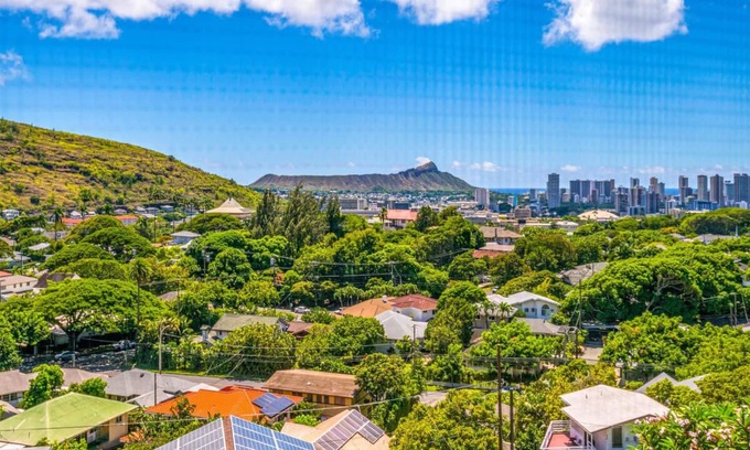 Manoa Maison | Manoa Valley A 2BR avec bain à remous et véranda avec vue sur l'océan