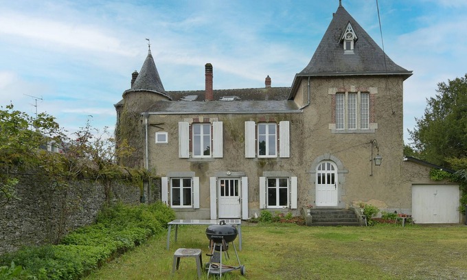 Laval Maison | MANOIR DE LA VALETTE - 8 personnes