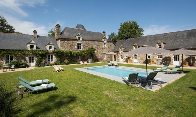 Malansac Lit Et Petit-Déjeuner | MANOIR DU VAU D ARZ gîtes et chambres d hôtes avec piscine
