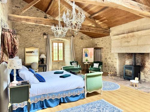 Sevremont Maison | Manoir médiéval art déco - Logis des 3 Artistes