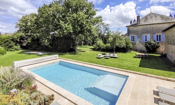 Rully Villa | Manoir Mi-Chemin - Six Chambres Villa, Couchages 12
