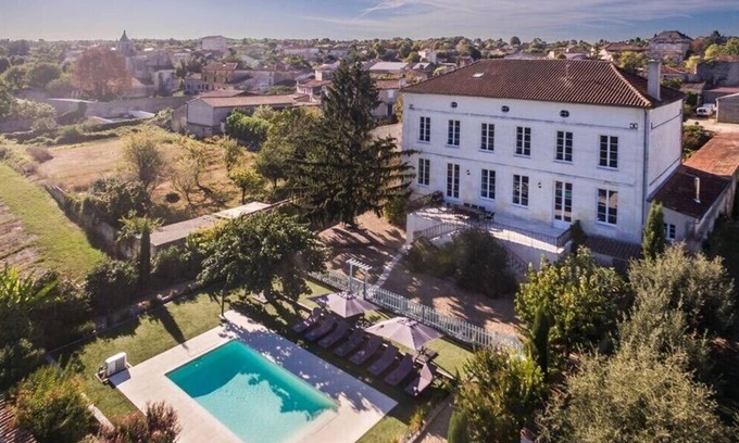 Saint-Meme-les-Carrieres Villa | Manoir au coeur des vignobles