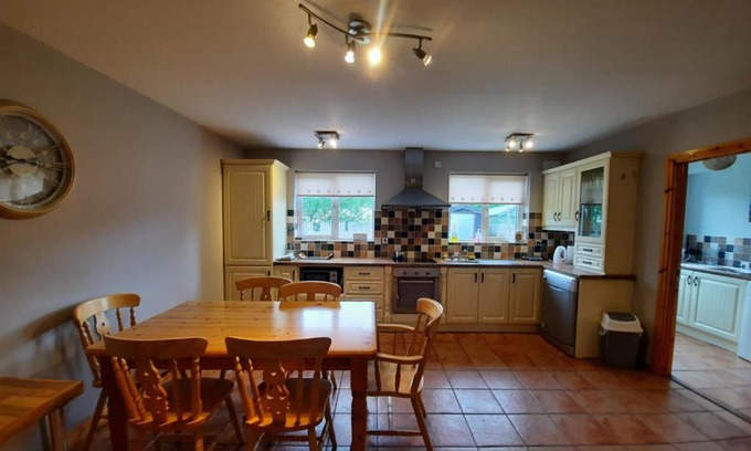 Manorhamilton Maison | Manor Holiday Home-Sleeps 8