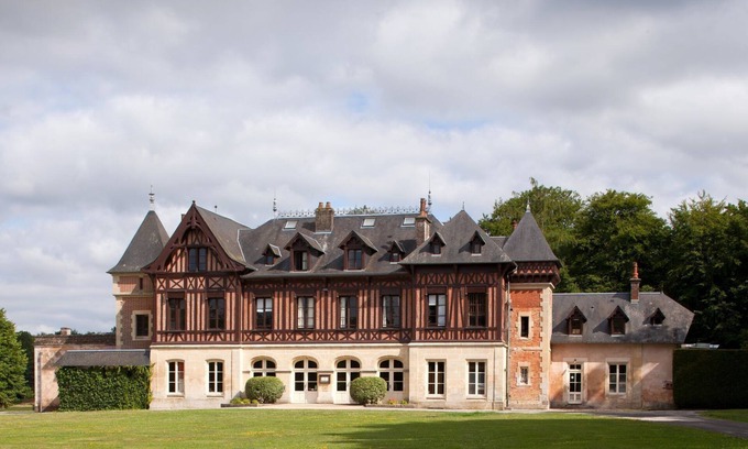 Silly-en-Gouffern Maison | Manoir au cœur d'un vaste domaine forestier
