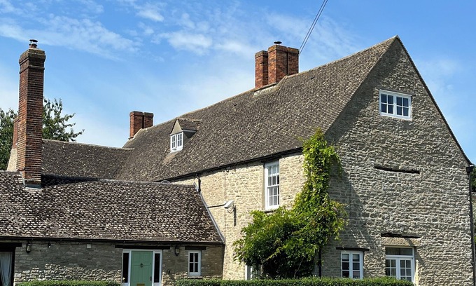 Kidlington Maison | Manor House - balayage du manoir géorgien dans un hameau au bord du canal