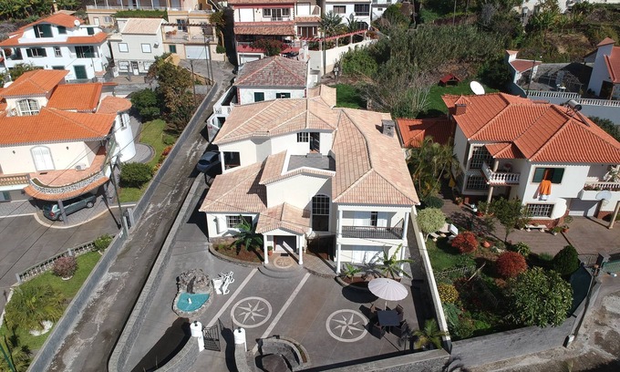 Prazeres Maison | Mansion Almond - Mer, soleil et un refuge de charme!
