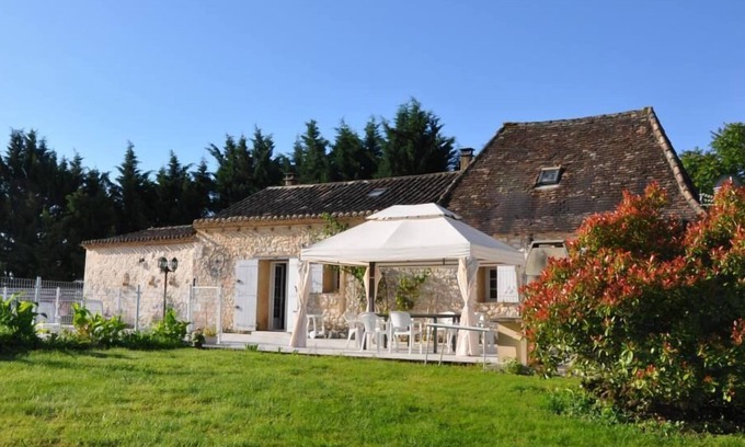 Beaumont-du-Perigord Maison | Maison de caractère avec piscine chauffée dans terrain de 1 ha