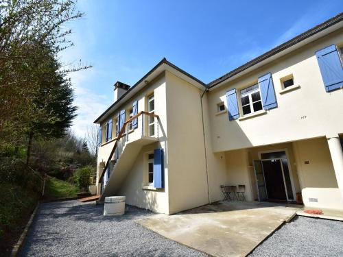 Cuzy Maison | Mansion in Cuzy with Shared Pool