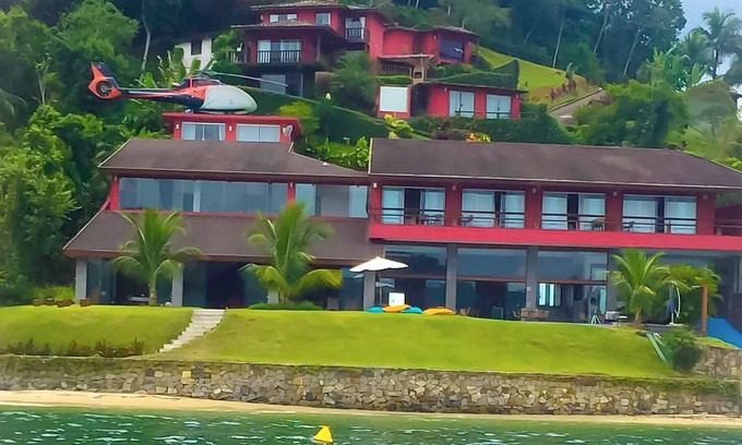 Centro Maison | Manoir, plage privée, héliport, embarcadère + 100 pieds, sauna, salle de gym.