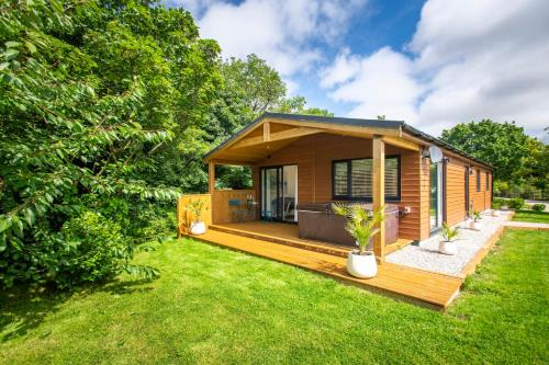 Hayle Maison | Maple Lodge