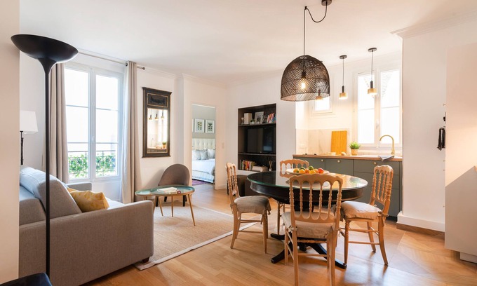 4th Arrondissement Appartement | 100% légal Marais 2BR / 2BA avec AC, jusqu'à 6 invités
