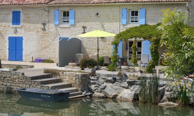 Le Gue-de-Velluire Maison | Marais Poitevin, GITE de pêche, bord de rivière avec barque, vélos, cheminée