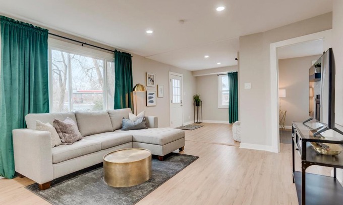 Longmont Maison | @ Marbella Lane - 3BR Remote Work Laundry + P